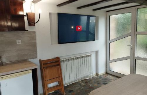Sapareva Banya Apartment | Family Haven at Лазарови: Rated 10/10, Child-Friendly Stay