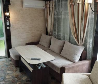 Sapareva Banya Apartment | Family Haven at Лазарови: Rated 10/10, Child-Friendly Stay