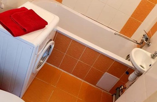 Kemerovo Apartment | Pet-Friendly Escape at Серебряный Hotel