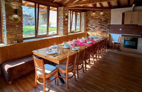 Debnevo House | Discover Симида-4: Family-Friendly Retreat with Pools