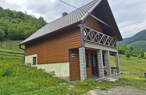 Soymy Villa | Guest Rated: 9.8 at Синевирський Краєвид with Family Amenities