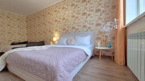 Sukhinovka Apartment | Discover Alex Apartments: Pet-Friendly Stays with 24/7 Check-In