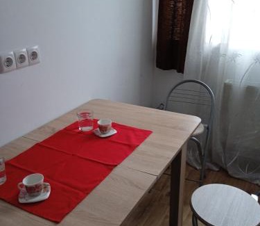 Yavory Apartment | Family-Friendly Retreat at Сихів Пирогівка with High Ratings