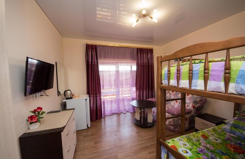 Anapa House | Beautiful Славное местечко with Pool & Kitchen Amenities
