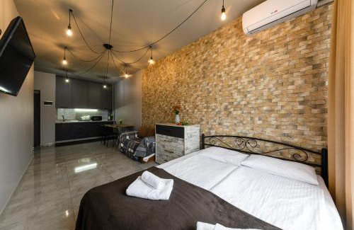 Uzhhorod Apartment | Smart Studio in the Heart, Near Park - Rated 9.6/10