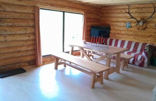 Yasinya House | Family-Friendly Retreat at Смерекова хата Awaits You