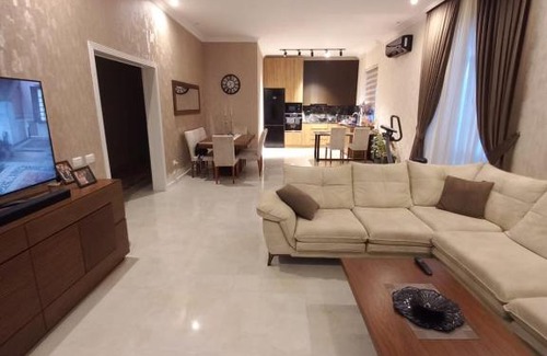 Baku House | Private Cottage with Pool: Family-Friendly Getaway