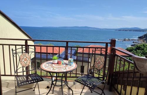 Ravna Gora Apartment | Experience Oceanfront Bliss at Созополски Рай Hotel