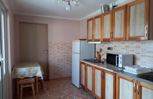 Velyka Byyhan House | Child-Friendly Retreat at Сонечко with Kitchen Amenities