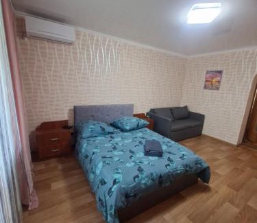 Krivoy Rog Apartment | Pet-Friendly Apartment on Metalurhiv with Hot Tub & Breakfast