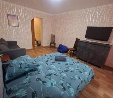 Krivoy Rog Apartment | Pet-Friendly Apartment on Metalurhiv with Hot Tub & Breakfast