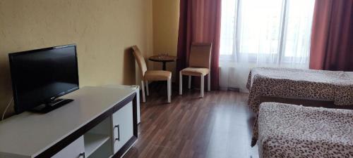 Chernivtsi Region Hotel | Pet-Friendly Сонячна Долина Hotel with Oceanfront Views
