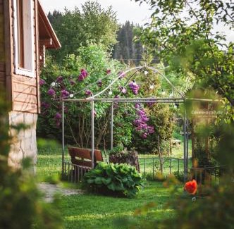 Snidavka House | Inviting Сонячна садиба: Pet-Friendly with Breakfast Included