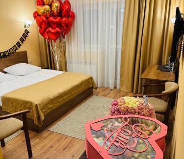 Polyana House | Sunny Sonata: Family-Friendly Retreat with 9.5 Guest Rating