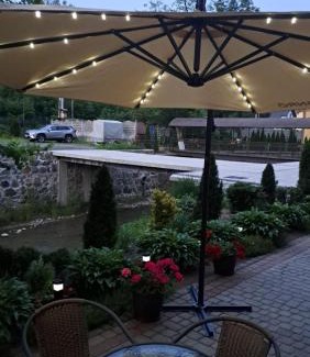 Polyana House | Sunny Sonata: Family-Friendly Retreat with 9.5 Guest Rating
