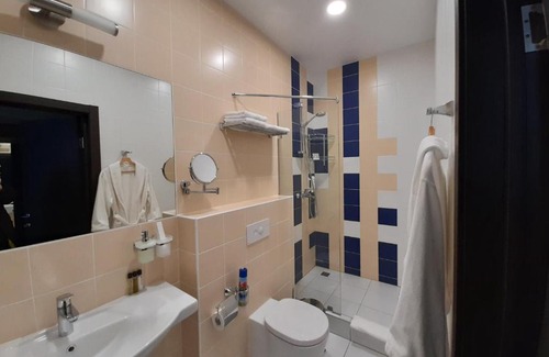 Semizer'E Hotel | Discover Comfort at Сосновка: Oceanfront & Family-Friendly