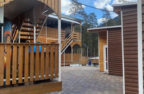 Arkhyz House | Cozy Сосновый Бор: Enjoy Hot Tub Relaxation & Comfort