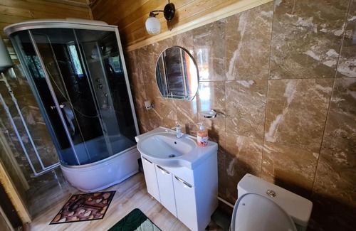 Arkhyz House | Cozy Сосновый Бор: Enjoy Hot Tub Relaxation & Comfort