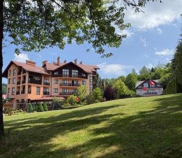 Skhidnytsya Resort | Relax at СПА-Готель "RESPECT" with Ocean View Amenities