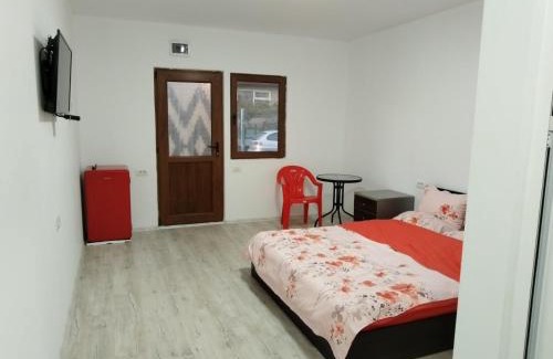 Durankulak Apartment | Kid-Friendly Getaway at Къща за гости Деко