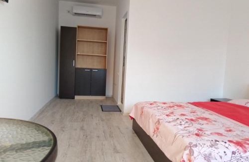Durankulak Apartment | Kid-Friendly Getaway at Къща за гости Деко