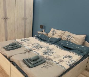 Plovdiv Center Hotel | Charming Южен полъх: Italian Style with Hot Tub & Dining