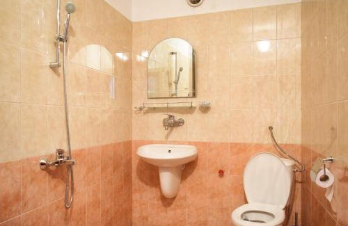 Devin House | Inviting Guest Rooms at МЗ-Девин with Family-Friendly Vibes