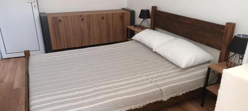 Chernomorets House | Explore Oceanfront Comfort at Пансионът на Роуз
