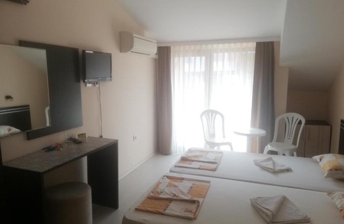 Sozopol House | Cozy Guest Rooms at Чайка in Sozopol with Ocean Views