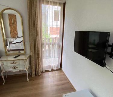 Devin Apartment | Guest Rated 10/10: Enjoy Family Comfort at RADEA