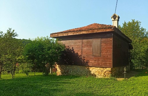 Nevestino House | Pet-Friendly Stay at Старата ковачница for Families
