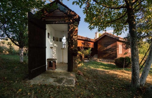 Nevestino House | Pet-Friendly Stay at Старата ковачница for Families