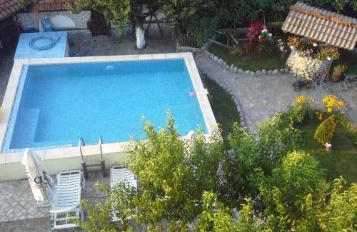 Dobrinishte House | Relax at Старата Тонина къща with Pool & Oceanfront Views