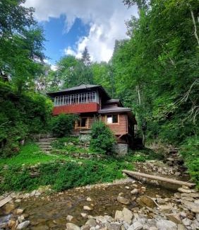 Roztoky Apartment | Child-Friendly Stay at Старий Млин - Guest Rated 9.8