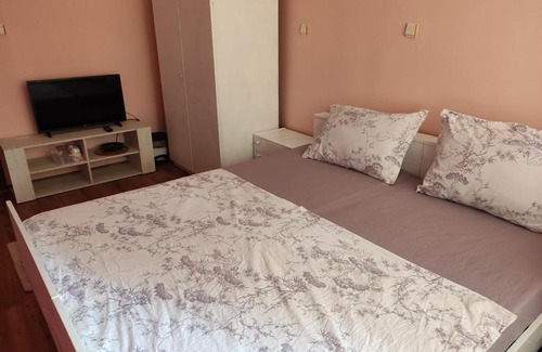 G.K. Bratya Miladinovi Apartment | Cozy Guest Room in Burgas - Family-Friendly Comfort