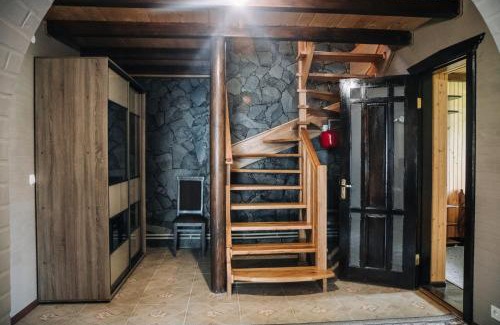 Verkhovyna Cabin | Pet-Friendly Retreat at Стежка в гори - Rated 9.5/10