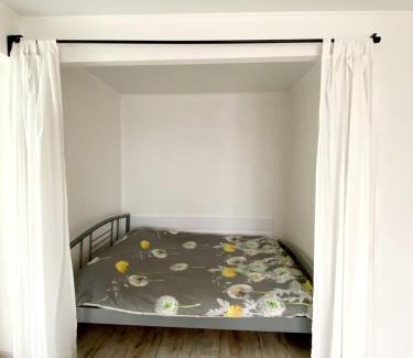Babushkins'kyi district Apartment | Stylish Apartment in Bright Tones - Pet Friendly & Accessible
