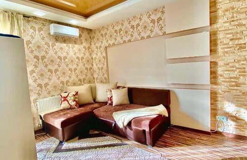 Podilskyj Apartment | Stylish Apartment with Modern Renovation in Nivki - 10/10 Rating