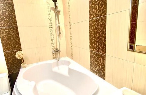 Podilskyj Apartment | Stylish Apartment with Modern Renovation in Nivki - 10/10 Rating