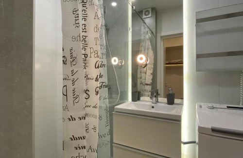 Holosiivskyj Apartment | Stylish Compact Apartment with Breakfast - Rated 9.6/10