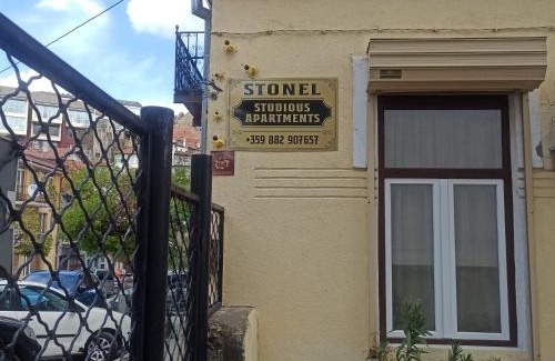 Veliko Tarnovo Center Apartment | Experience Comfort at СТОНЕЛ with Hot Tub & Fireplace