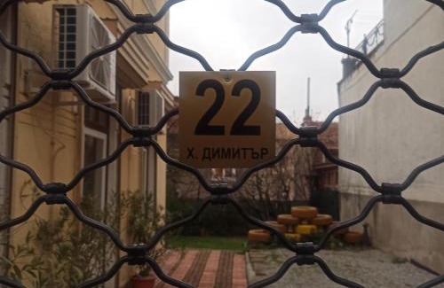 Veliko Tarnovo Center Apartment | Experience Comfort at СТОНЕЛ with Hot Tub & Fireplace