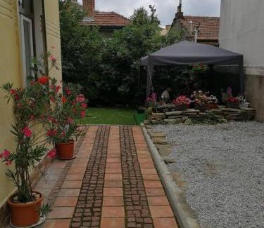 Veliko Tarnovo Center Apartment | Experience Comfort at СТОНЕЛ with Hot Tub & Fireplace