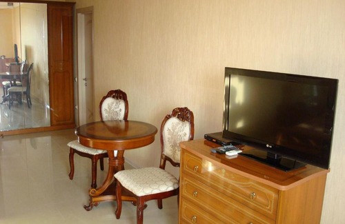Abinsk House | Cozy Strekhoza Rooms with Breakfast and Hot Tub Access