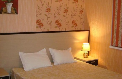 Abinsk House | Cozy Strekhoza Rooms with Breakfast and Hot Tub Access