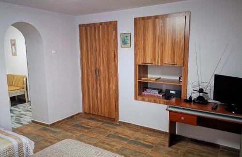 Garmen Apartment | Guest-Favorite Studio Lili: Ideal for Families and Comfort