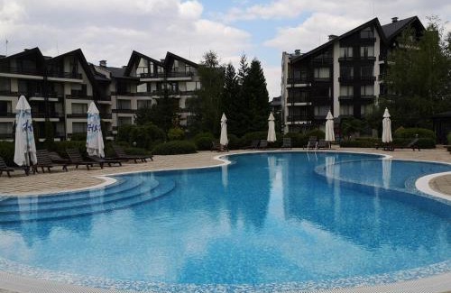 Razlog Apartment | Cozy Studio for Three with Pool at Aspen Golf Resort