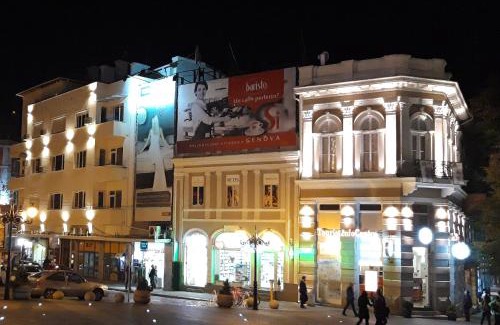 Plovdiv Center Apartment | Prime Location: Studio Rimski Stadion with Restaurant