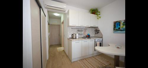 Sarafovo Apartment | Guest Rated 9.7: Студио Сарафово with Hot Tub & Breakfast