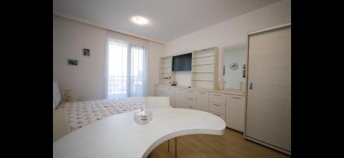 Sarafovo Apartment | Guest Rated 9.7: Студио Сарафово with Hot Tub & Breakfast